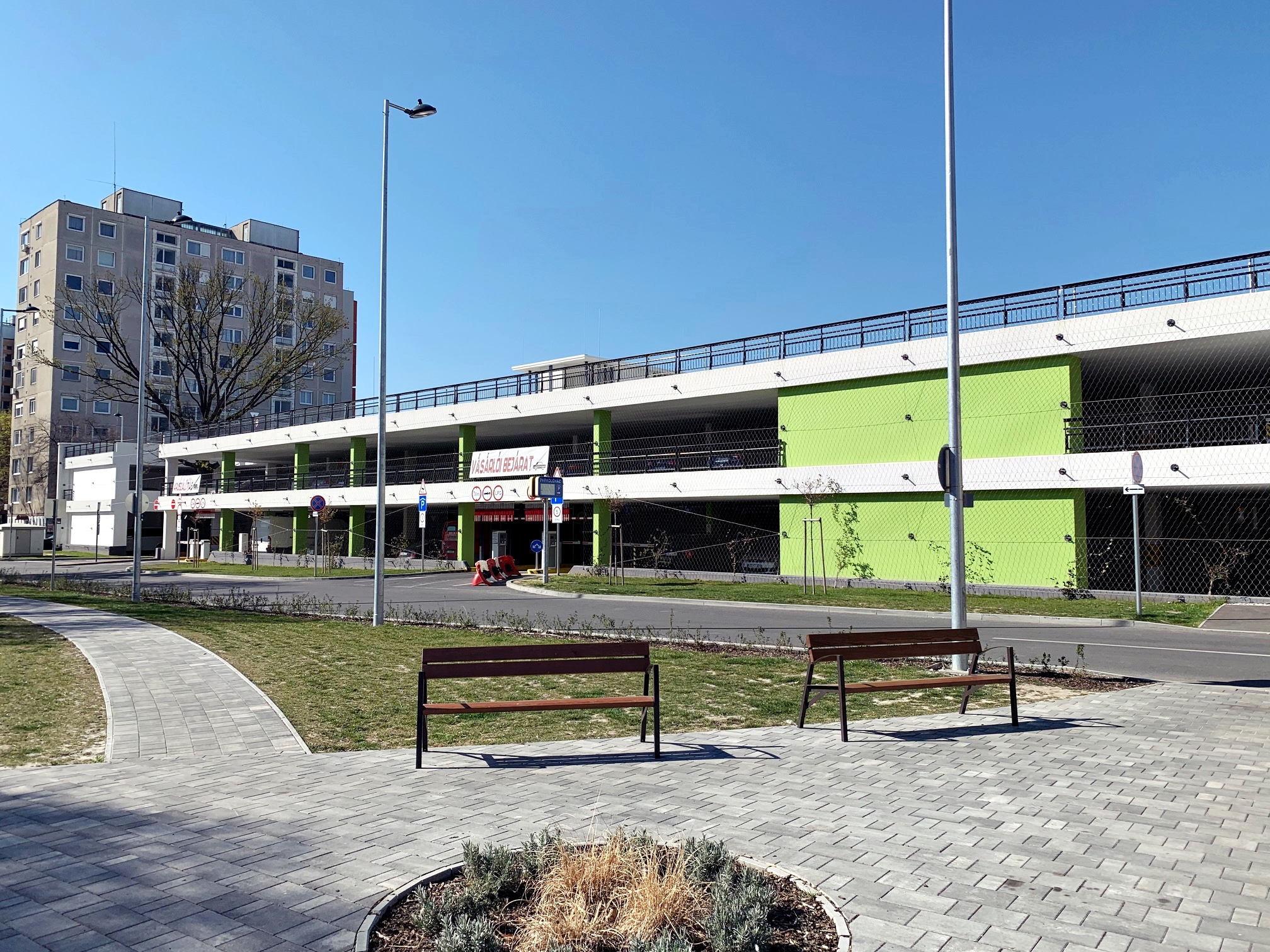 Vásárcsarnok és parkolólemez építése Győrben